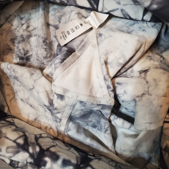 NWOT Lululemon Wunder Under Hi-Rise 7/8 Tight Full-On Luxtreme. White, Grey. 6. - Picture 9 of 13